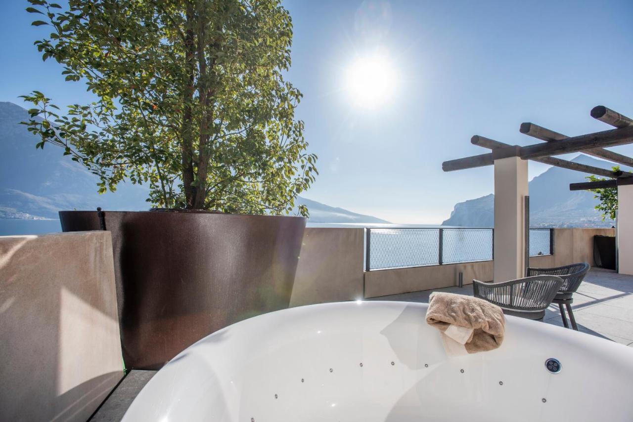 Junior Suite Deluxe con Vista Lago